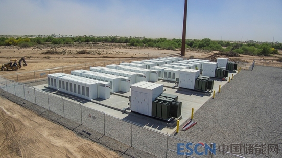 Magazynowanie energii słonecznej + jest popularne w Arizonie